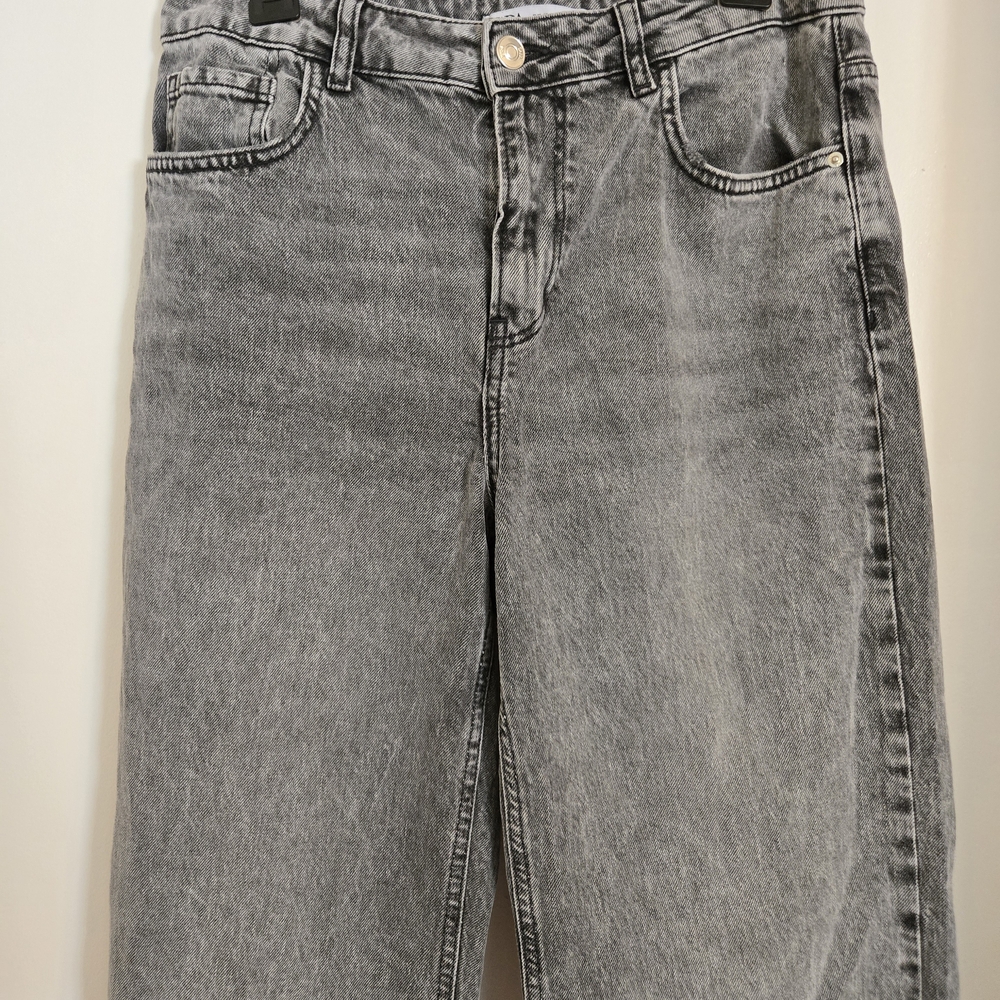 Zara Women's Grey Washed High Rise, Wide Leg Denim Jeans. Size 8 - Picture 2 of 4